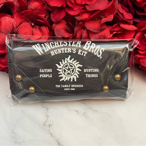 Supernatural Black Pentagram Bifold Wallet - Picture 12 of 13